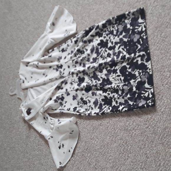 MJ Studio Floral Bell Sleeves Midi Pencil Dress. - Picture 6 of 10